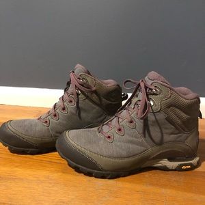 Ahnu Sugarpine II hiking boots